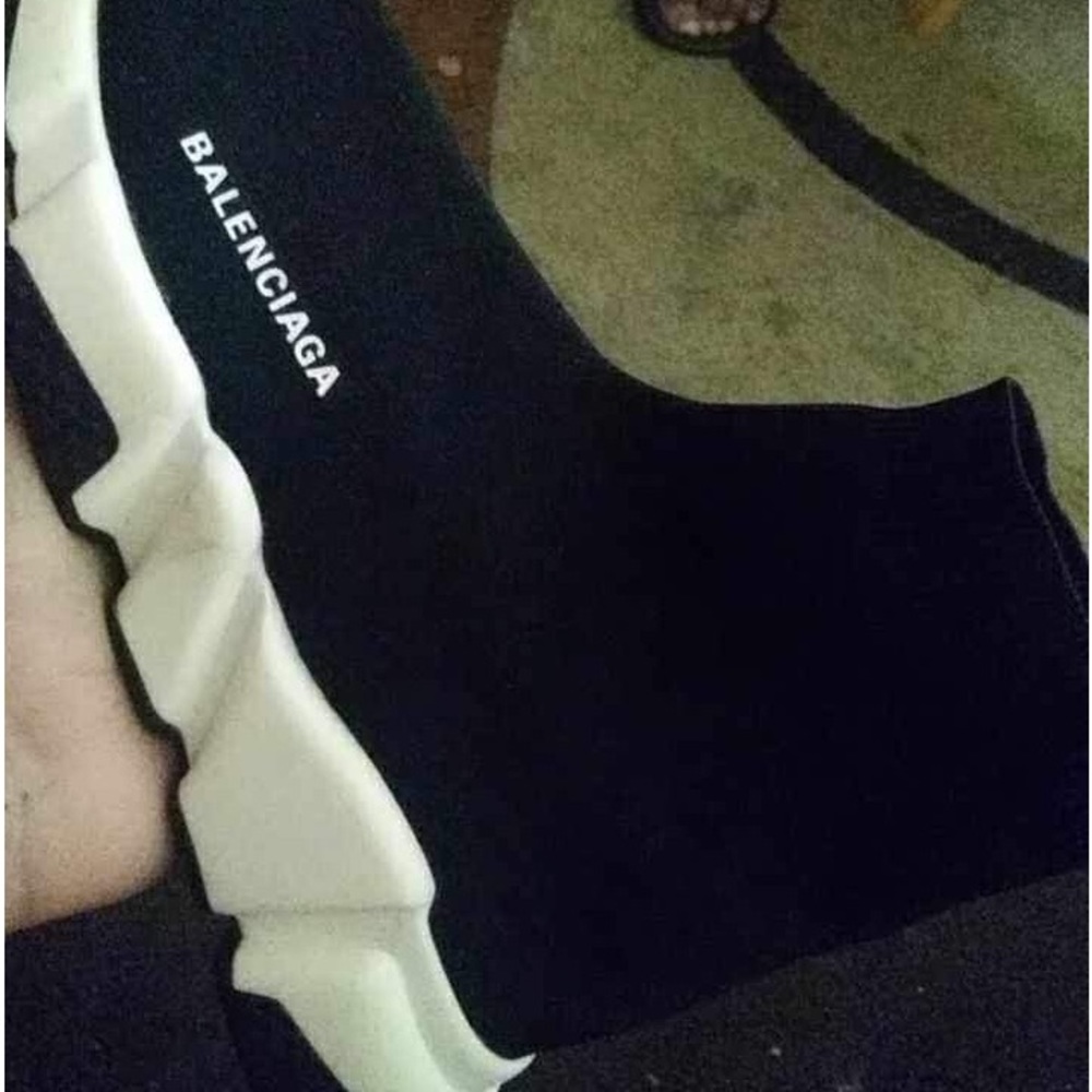 WOMEN'S SPEED RECYCLED KNIT SNEAKER IN BLACK/WHITE balenciaga shoes size 10 - Picture 3 of 3